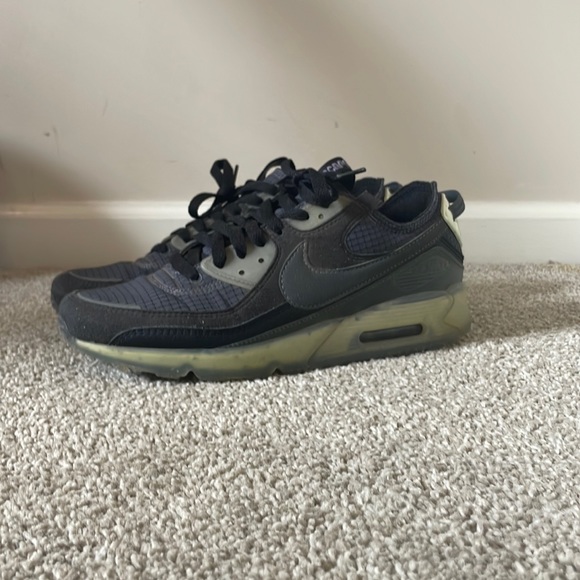 Size 9 Nikes. - Picture 1 of 3